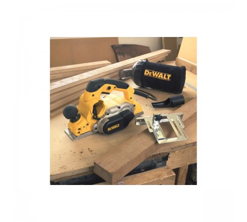 Рубанок Dewalt D26500