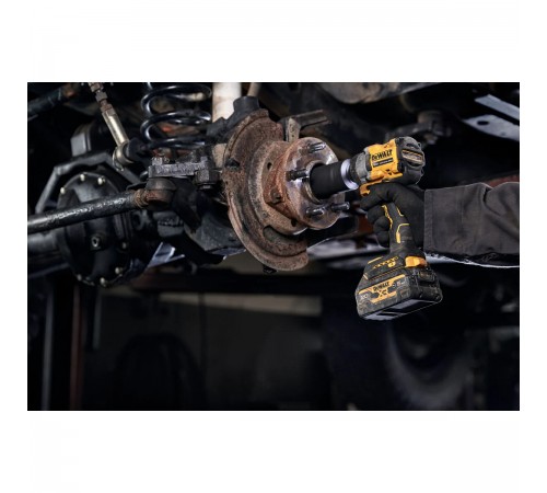 Гайковерт аккумуляторный  DeWalt DCF 921E2T-QW