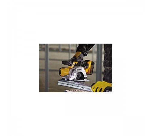 Пила дисковая акк. DeWalt DCS373N