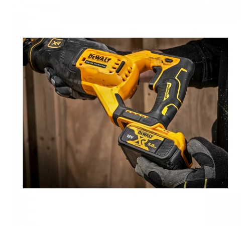 Пила сабельная  аккумуляторная DeWalt DCS 382 N XR 18V Li-Ion