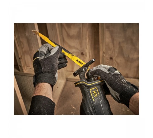 Пила сабельная  аккумуляторная DeWalt DCS 382 N XR 18V Li-Ion