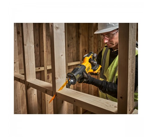 Пила сабельная  аккумуляторная DeWalt DCS 382 N XR 18V Li-Ion