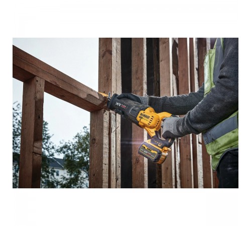 Пила сабельная аккумуляторная DeWalt DCS 386NT