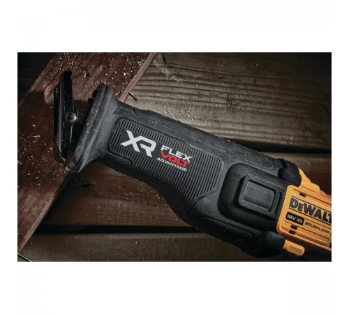 Пила сабельная аккумуляторная DeWalt DCS 386NT