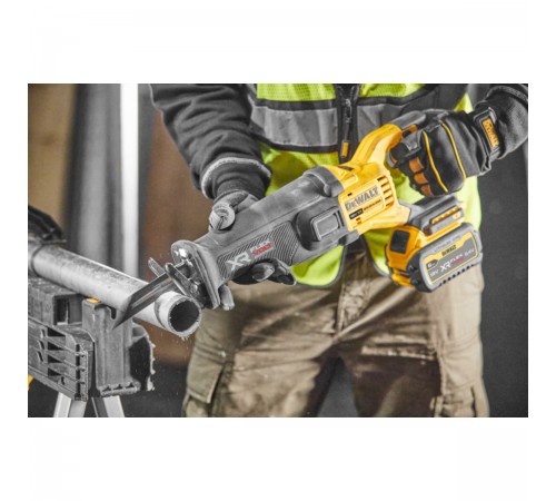 Пила сабельная аккумуляторная DeWalt DCS 386NT