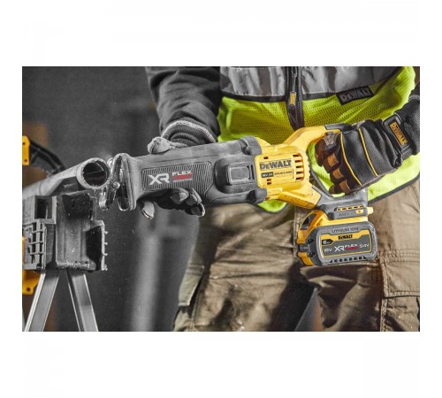 Пила сабельная аккумуляторная DeWalt DCS 386NT