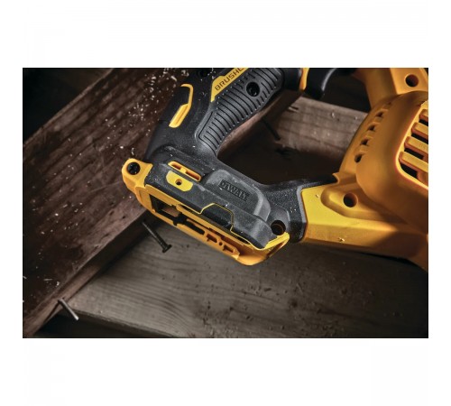 Пила сабельная аккумуляторная DeWalt DCS 386NT