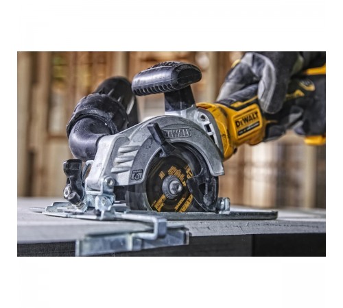 Пила дисковая аккумуляторная DeWalt DCS 571N
