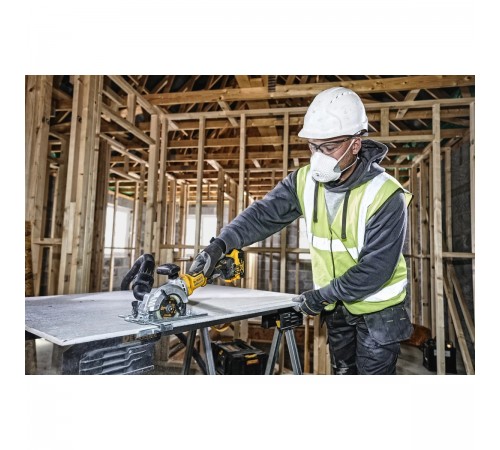 Пила дисковая аккумуляторная DeWalt DCS 571N