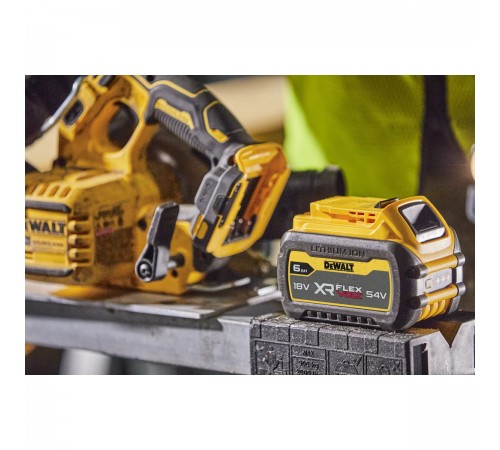 Пила дисковая аккумуляторная DeWalt DCS 573 NT-XJ