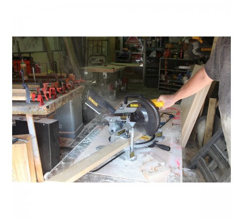 Пила торцовочная DEWALT DW 714