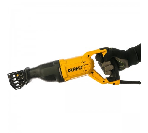 Пила сабельная DeWalt DWE 305PK