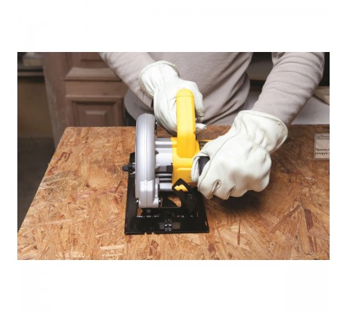 Циркулярная пила DeWalt DWE 560