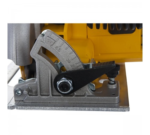 Пила циркулярная DeWalt DWE 575