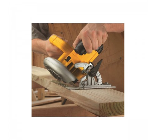 Пила циркулярная DeWalt DWE 575