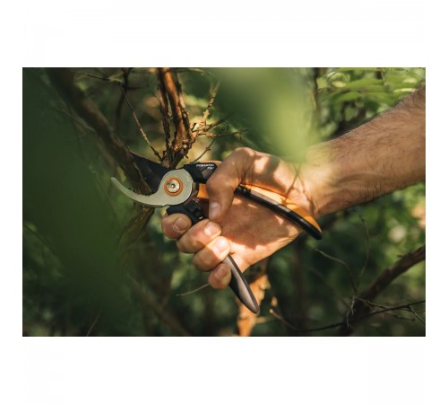 1057164 Секатор Fiskars плоскостной Solid P341