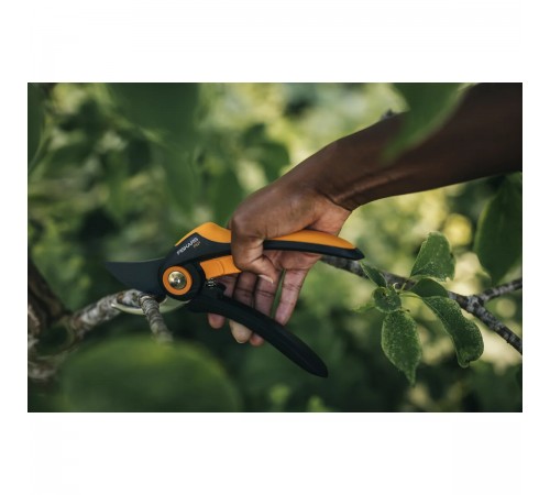 1057167 Секатор Fiskars плоскостной Plus P521