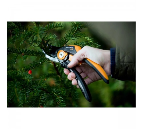111610 Секатор Fiskars плоскостной Smartfit P68
