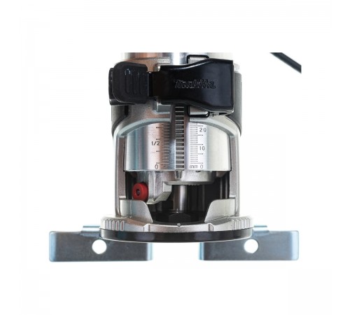 Фрезер Makita RT0700C