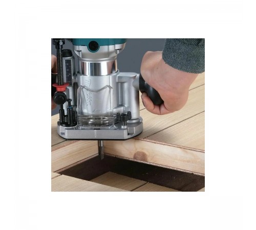 Фрезер Makita RT0702C