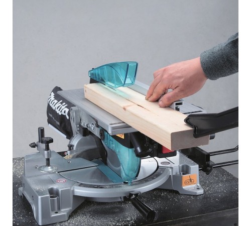 Пила торцовочная Makita LH1040