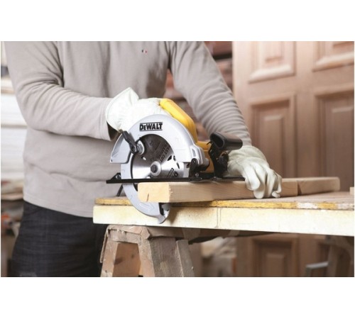 Циркулярная пила DeWalt DWE 560B