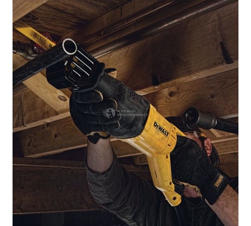 Пила сабельная DeWalt DWE 305PK
