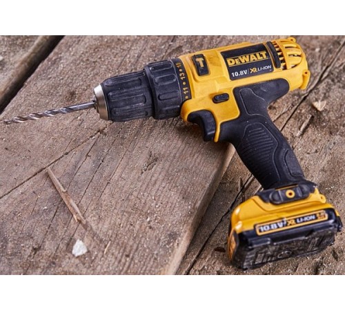 Дрель аккумуляторная DeWalt DCD 716 D2