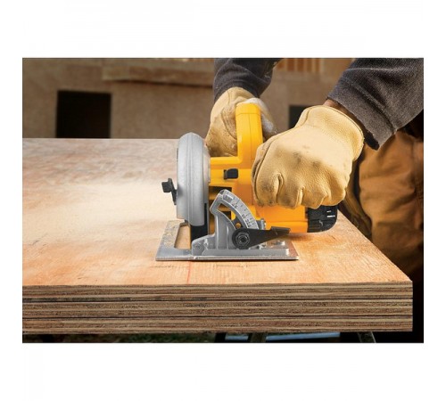 Пила циркулярная DeWalt DWE 575