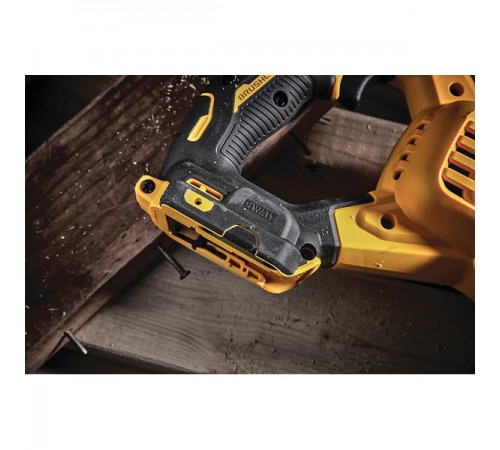 Пила сабельная аккумуляторная DeWalt DCS 386NT