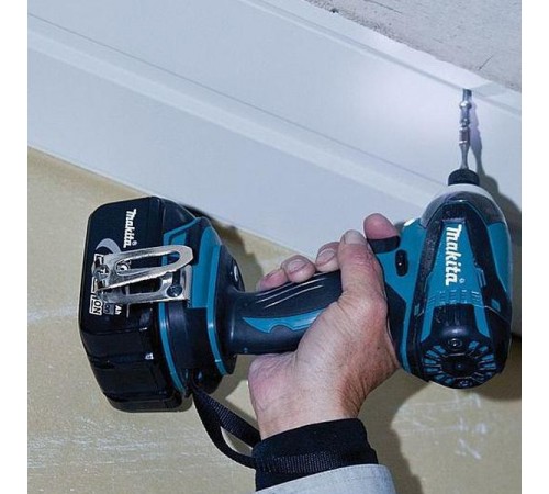 Шуруповерт Makita DTD152Z