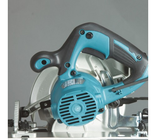 Пила циркулярная Makita HS6601J
