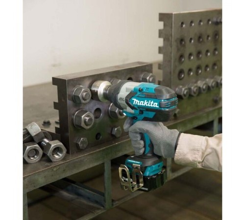Гайковерт аккумуляторный Makita DTW1002Z