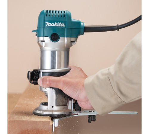 Фрезер Makita RT0702C