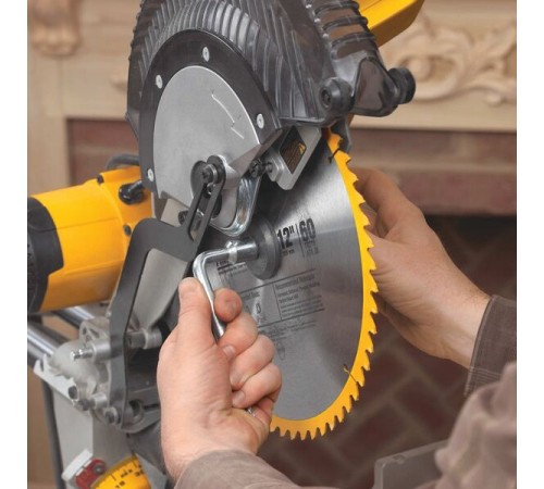 Пила торцовочная DEWALT DWS 780