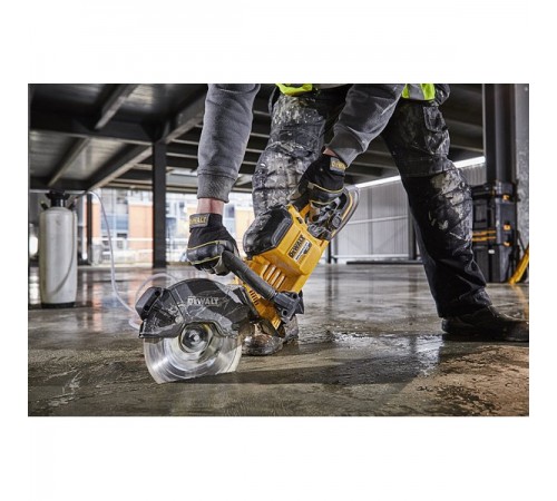 Отрезная аккумуляторная машина DeWalt DCS 690N по бетону/металлу