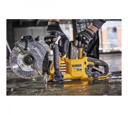 Отрезная аккумуляторная машина DeWalt DCS 690N по бетону/металлу
