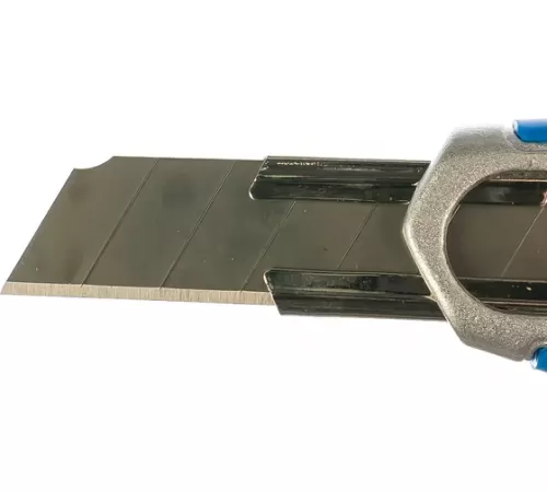 09178 Нож ЗУБР ЭКСПЕРТ, двухкомпонентный корпус, мех. фиксатор, лезвие 18мм, сталь У8А