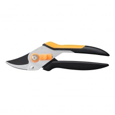 1057163 Секатор Fiskars плоскостной Solid P331 металлический